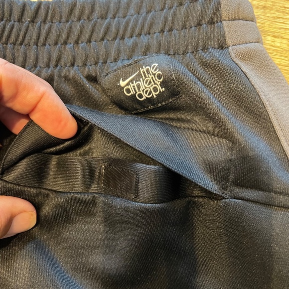Nike active ware, track pants W/back pocket - Picture 6 of 6